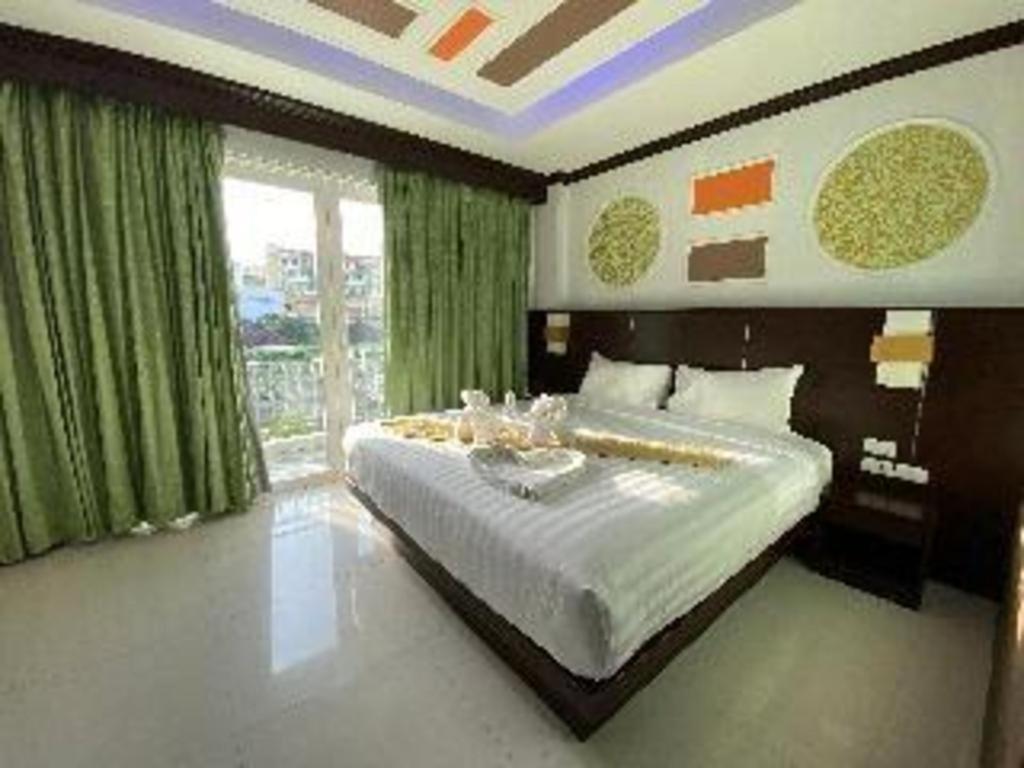 Отель Azure Bangla Phuket Patong Экстерьер фото