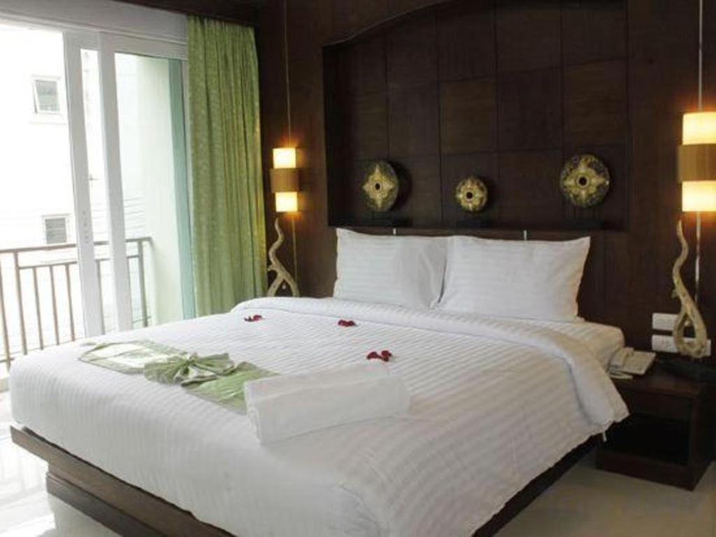 Отель Azure Bangla Phuket Patong Экстерьер фото