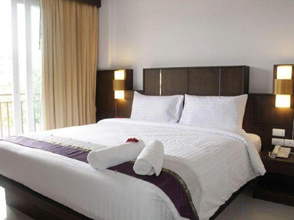 Отель Azure Bangla Phuket Patong Экстерьер фото