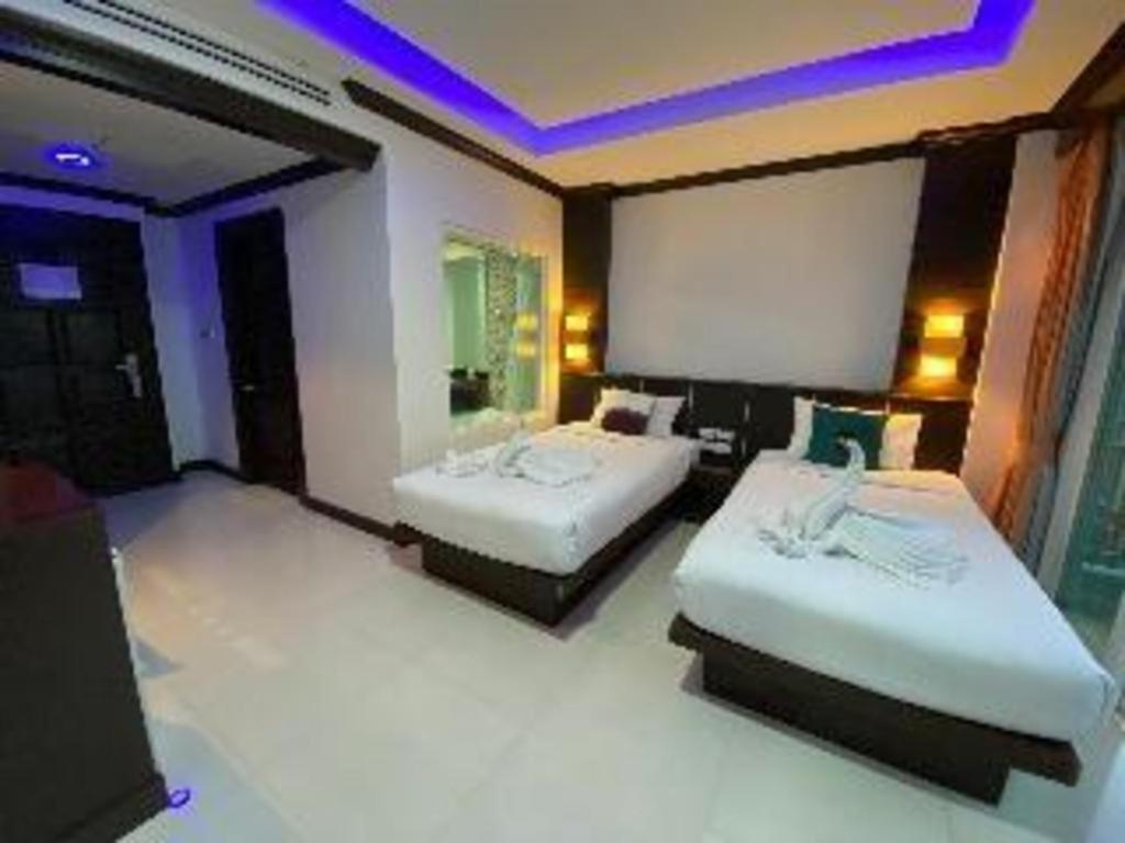 Отель Azure Bangla Phuket Patong Экстерьер фото