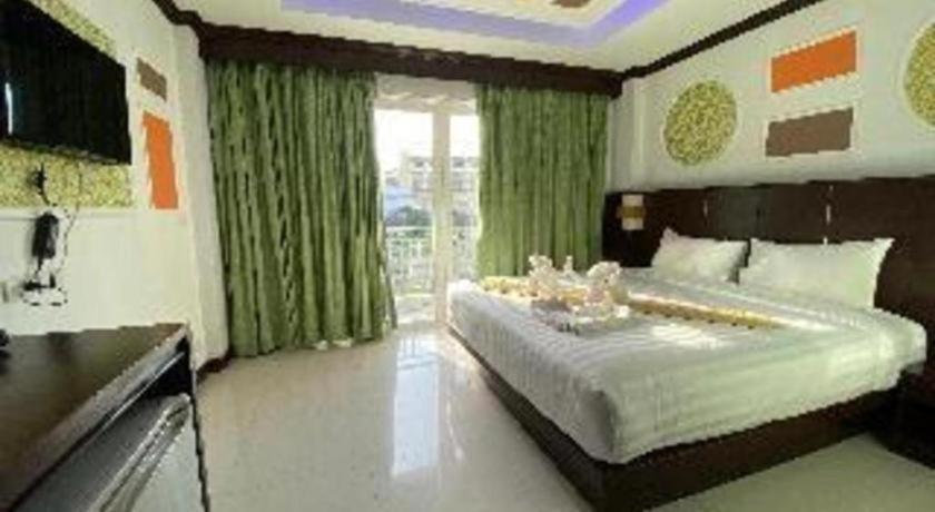 Отель Azure Bangla Phuket Patong Экстерьер фото