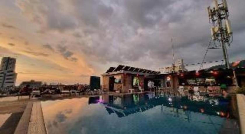 Отель Azure Bangla Phuket Patong Экстерьер фото
